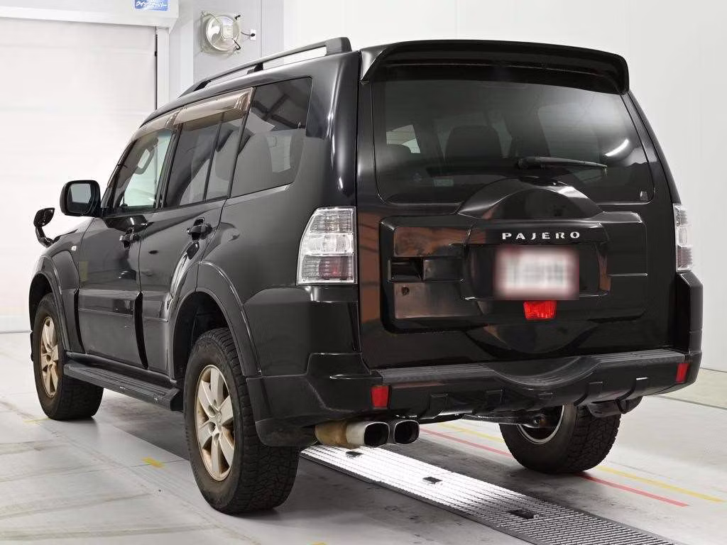 MITSUBISHI PAJERO