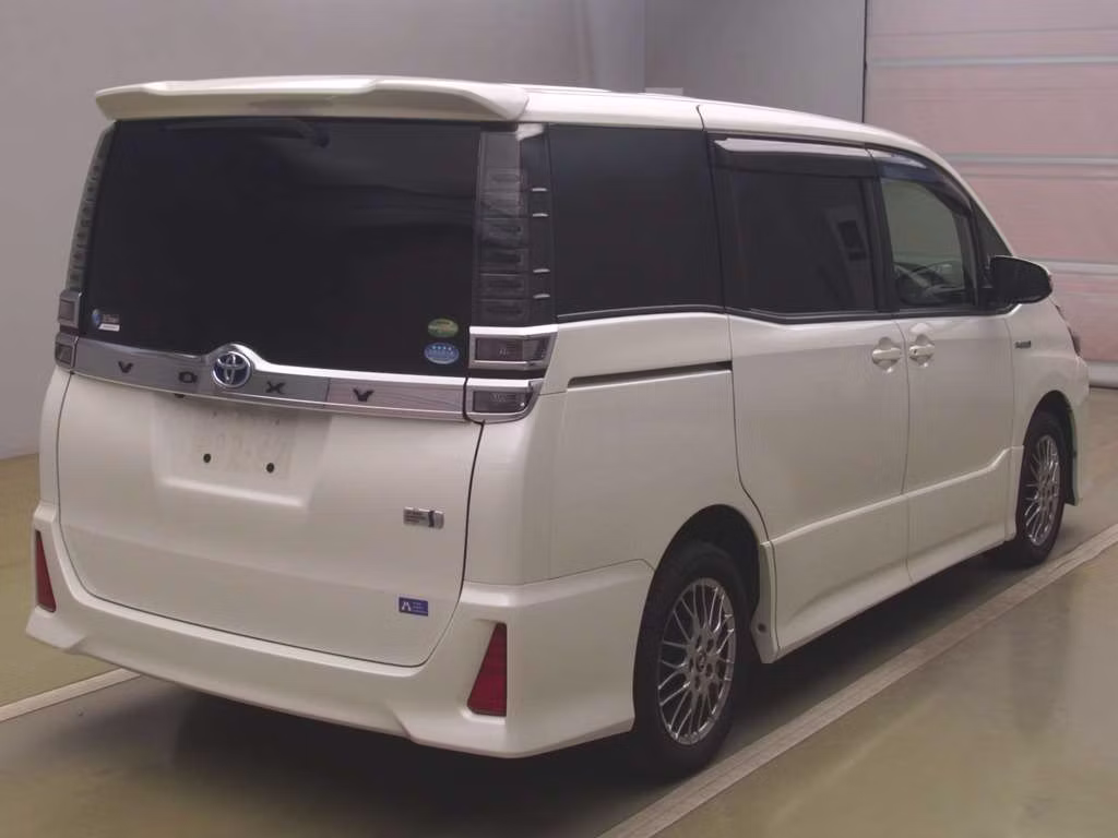 TOYOTA VOXY