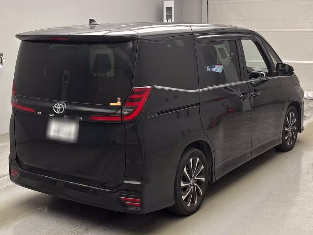 TOYOTA NOAH