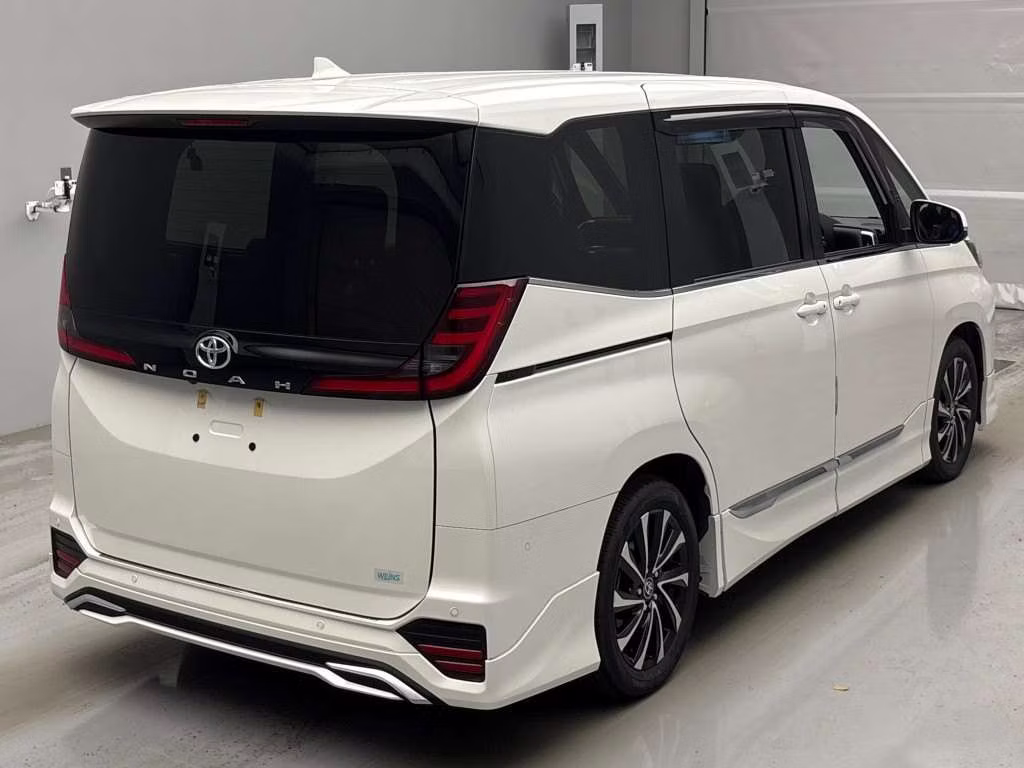 TOYOTA NOAH