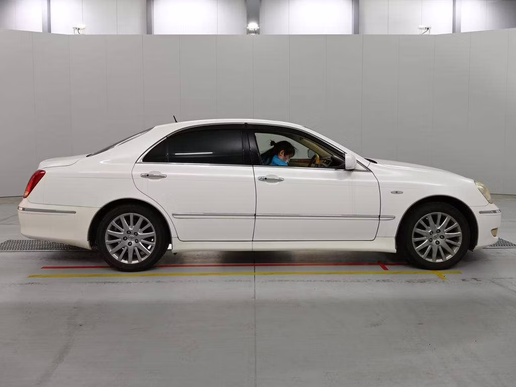 TOYOTA CROWN MAJESTA