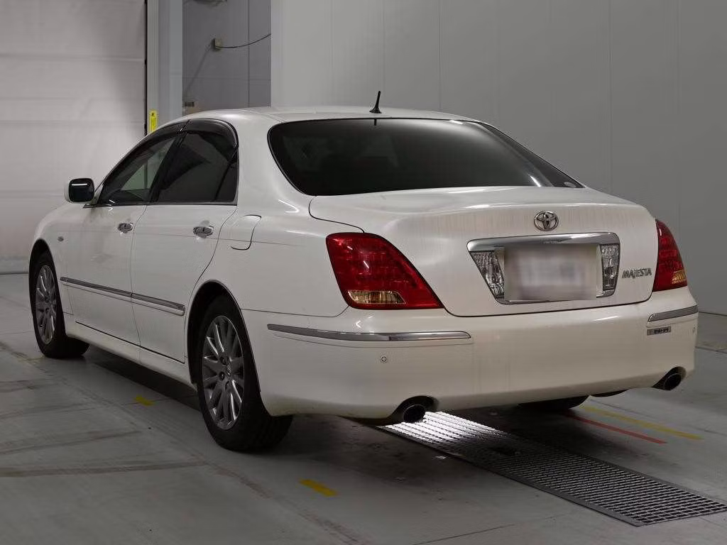 TOYOTA CROWN MAJESTA