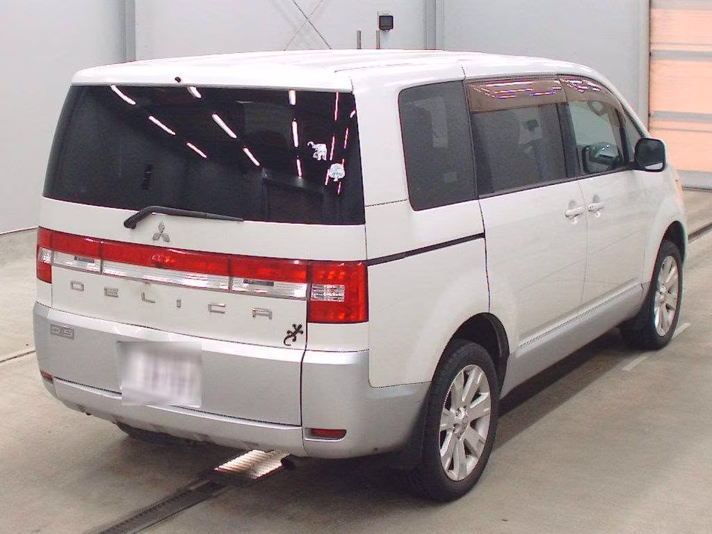 MITSUBISHI DELICA D:5