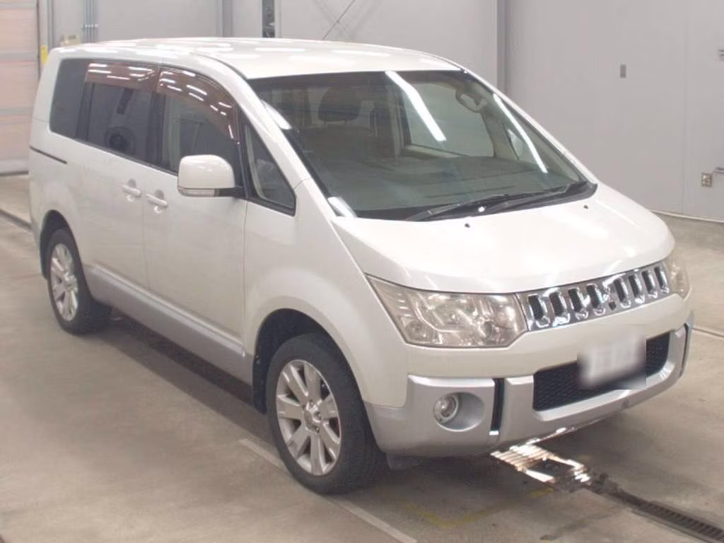 MITSUBISHI DELICA D:5