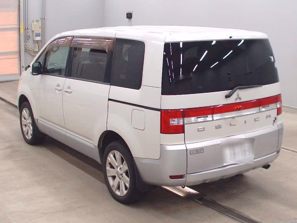 MITSUBISHI DELICA D:5