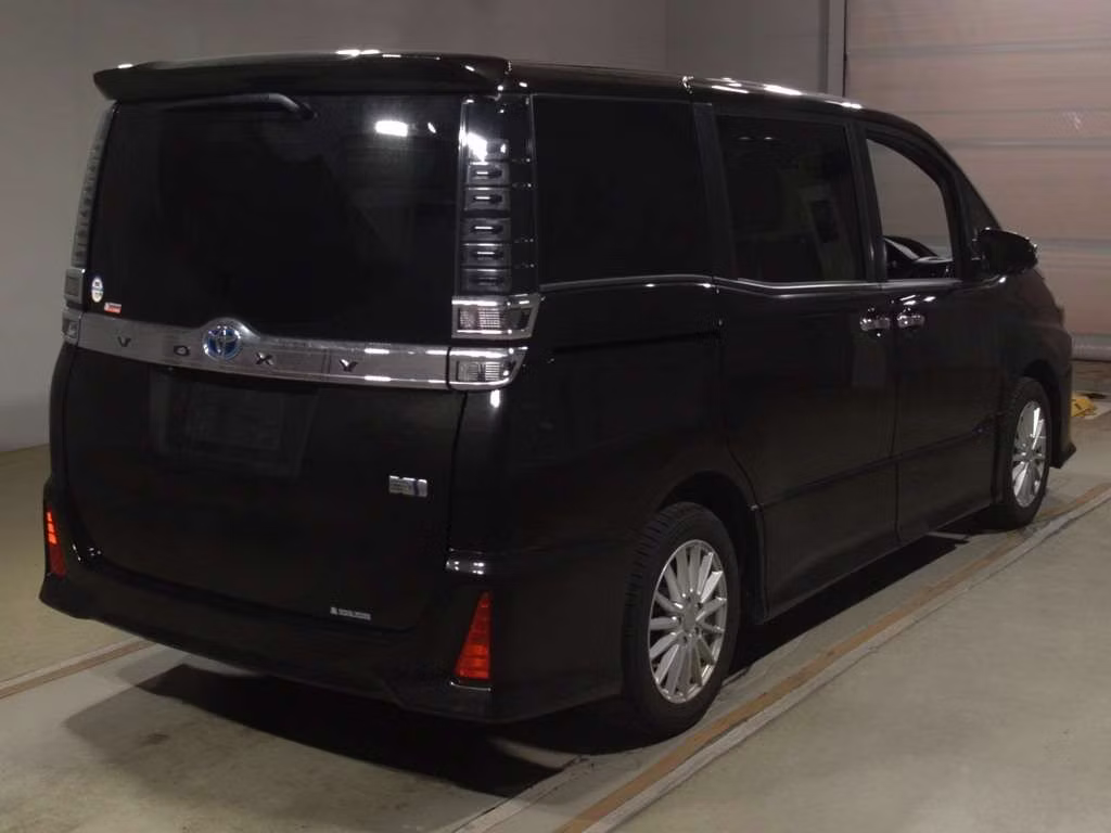 TOYOTA VOXY
