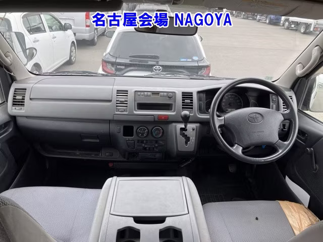 TOYOTA REGIUS ACE