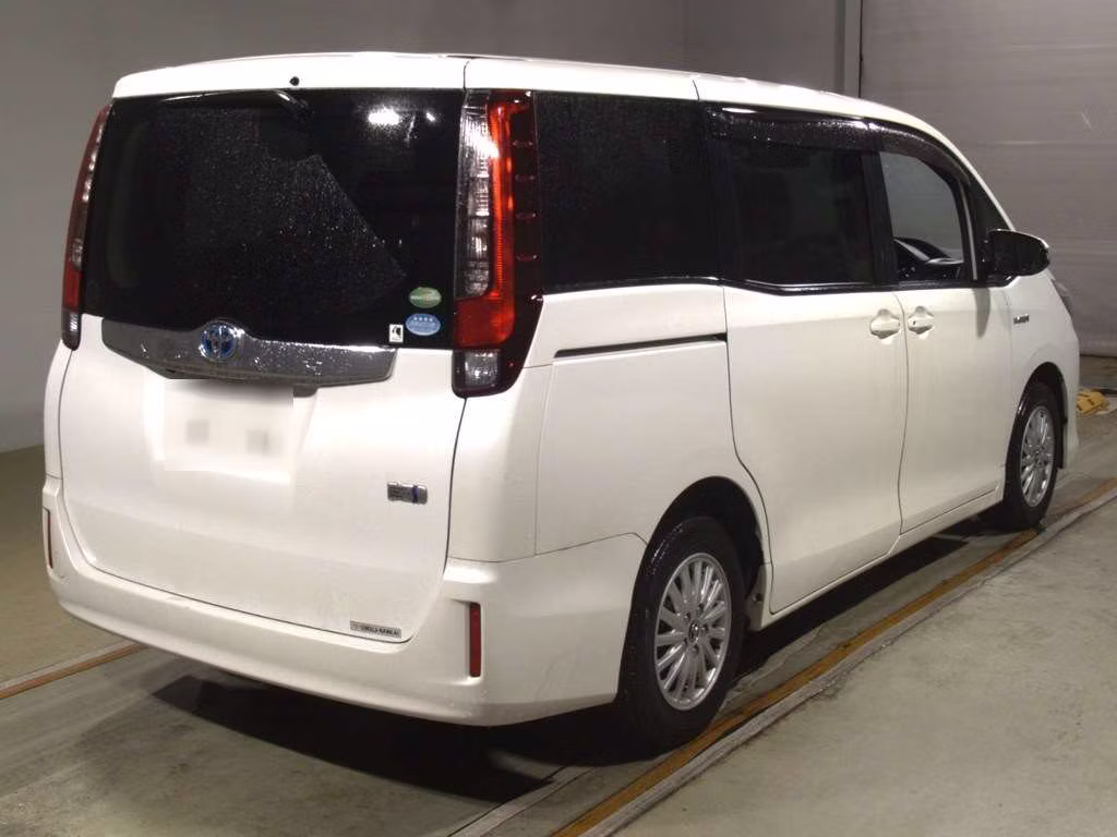 TOYOTA NOAH
