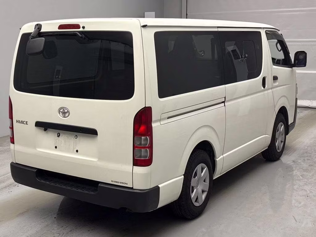 TOYOTA REGIUS ACE
