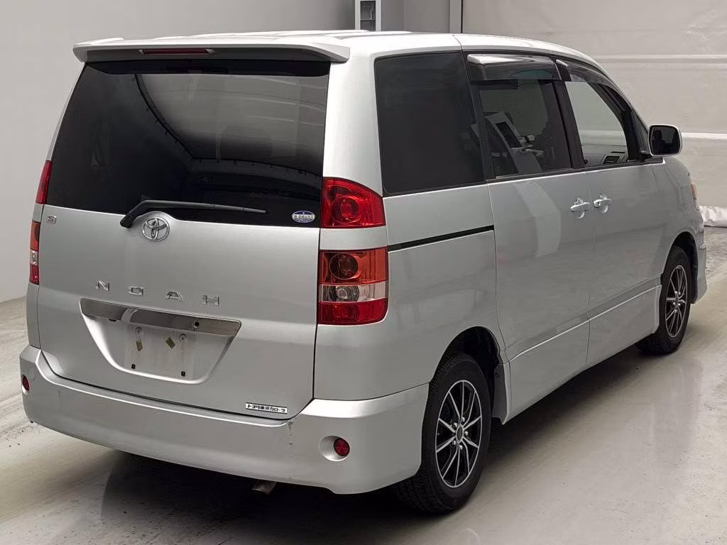 TOYOTA NOAH