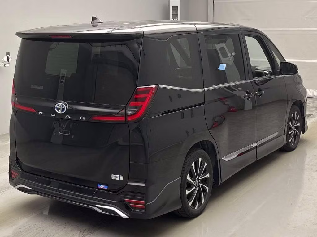 TOYOTA NOAH