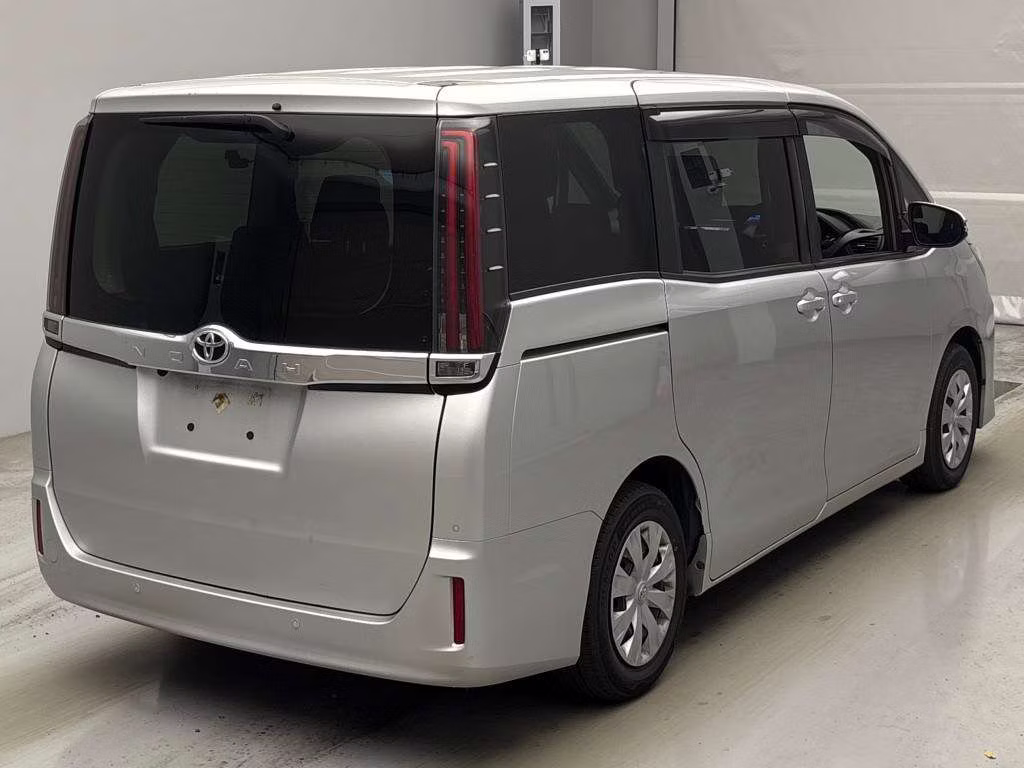 TOYOTA NOAH