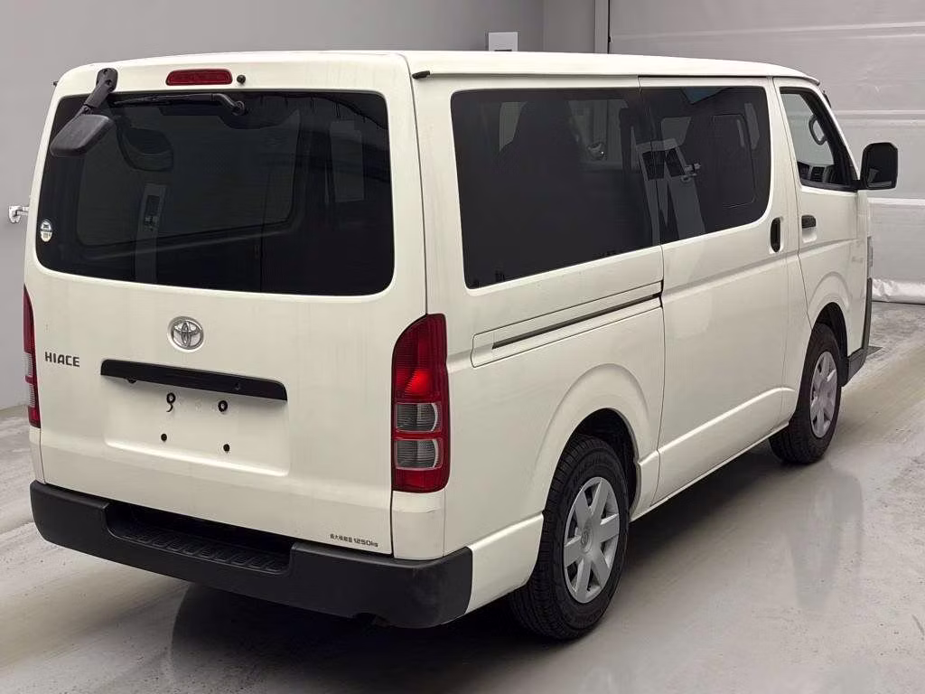 TOYOTA REGIUS ACE