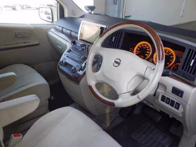 NISSAN ELGRAND