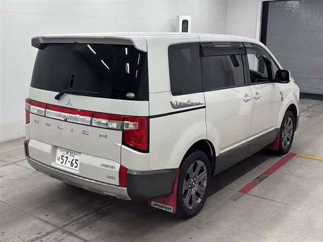 MITSUBISHI DELICA D:5