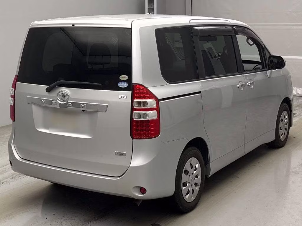 TOYOTA NOAH