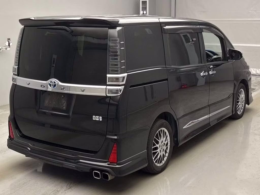 TOYOTA VOXY