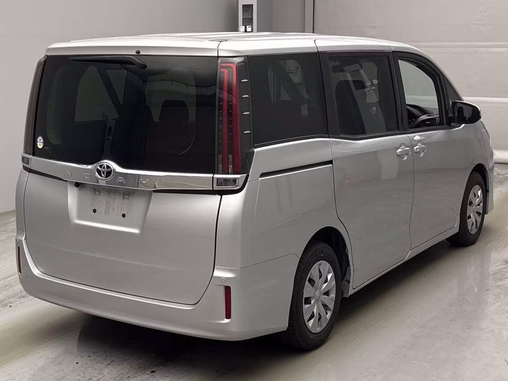 TOYOTA NOAH