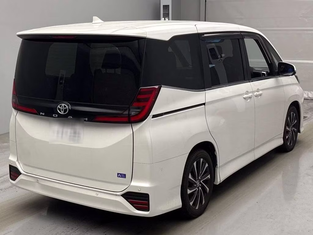 TOYOTA NOAH