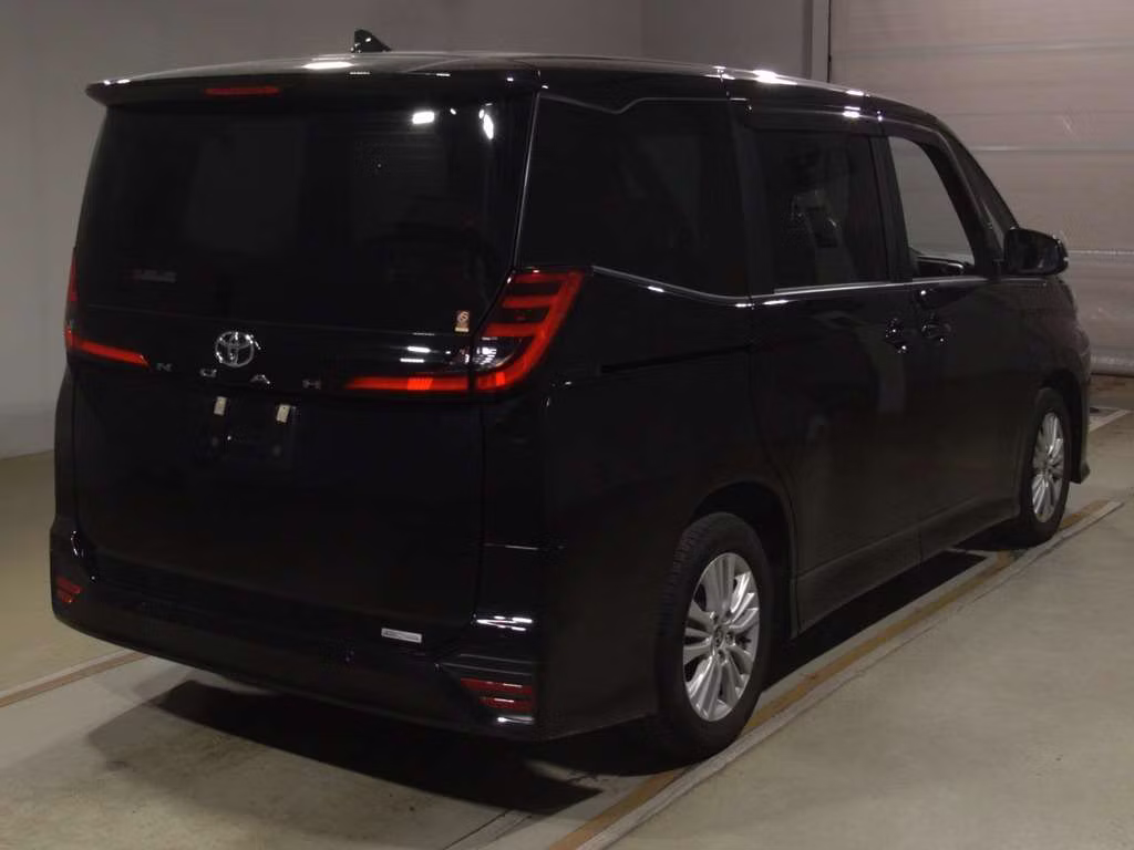 TOYOTA NOAH