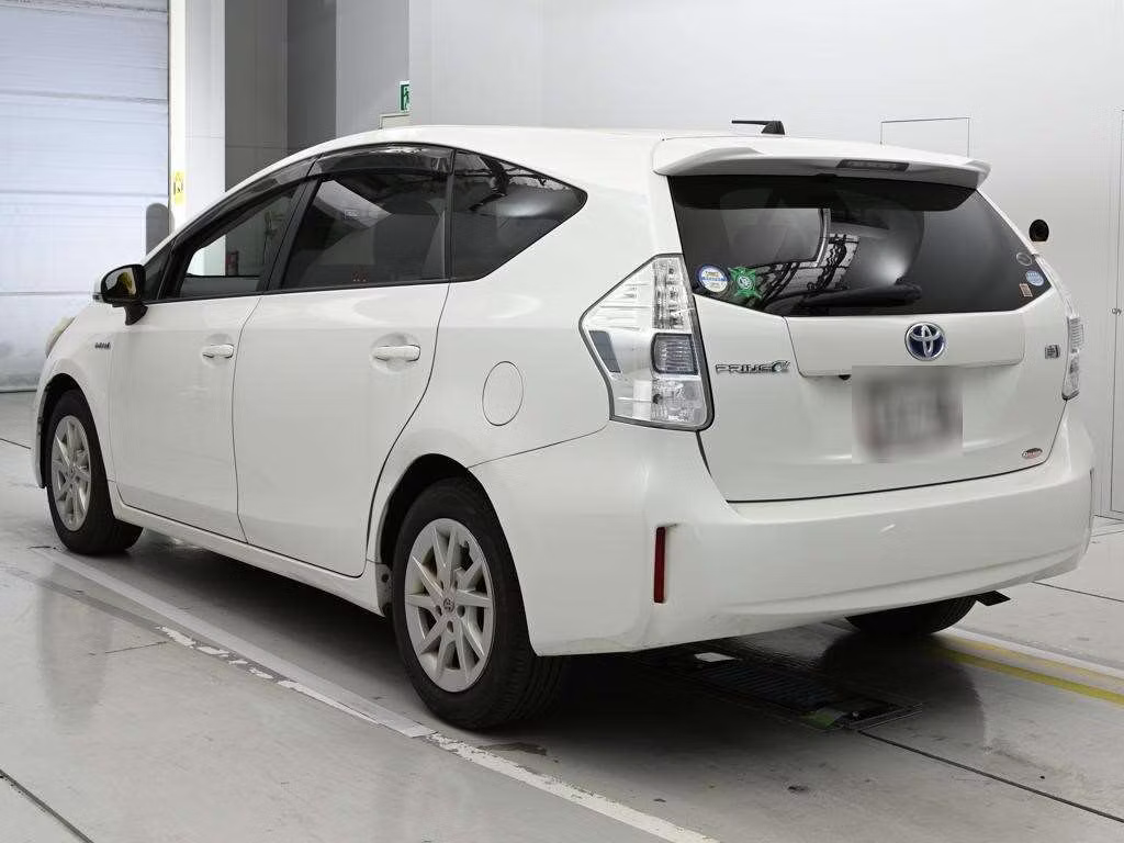 TOYOTA PRIUS ALPHA