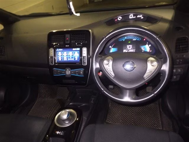NISSAN LEAF