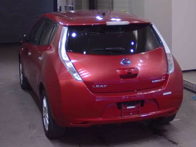 NISSAN LEAF