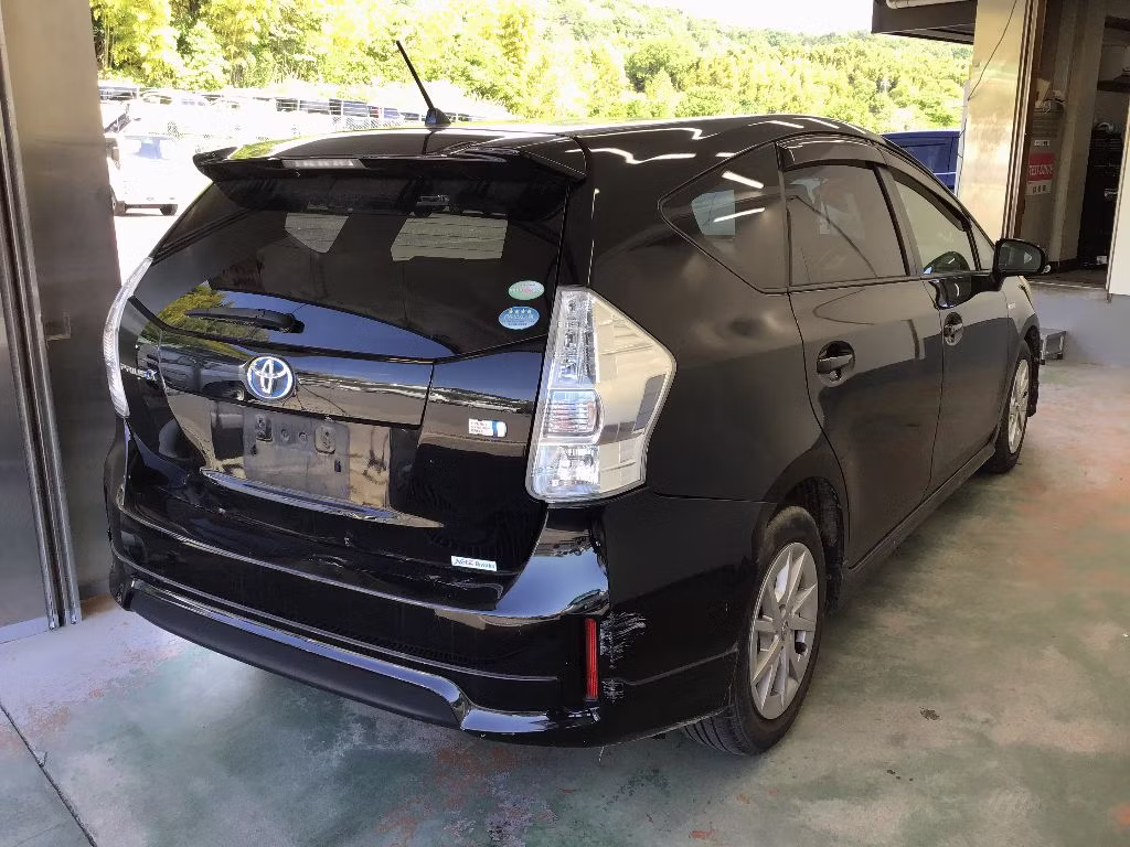 TOYOTA PRIUS ALPHA