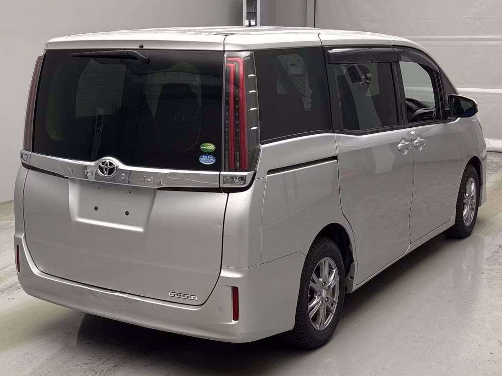 TOYOTA NOAH