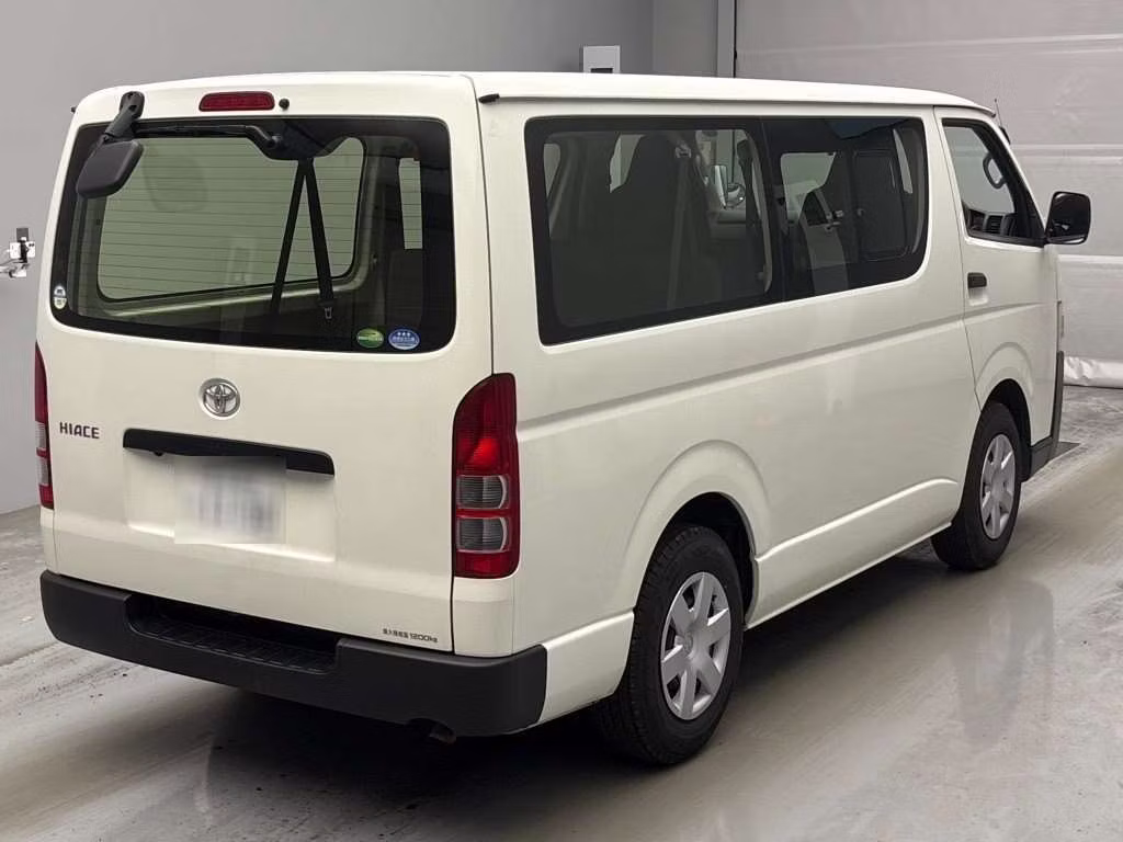 TOYOTA REGIUS ACE