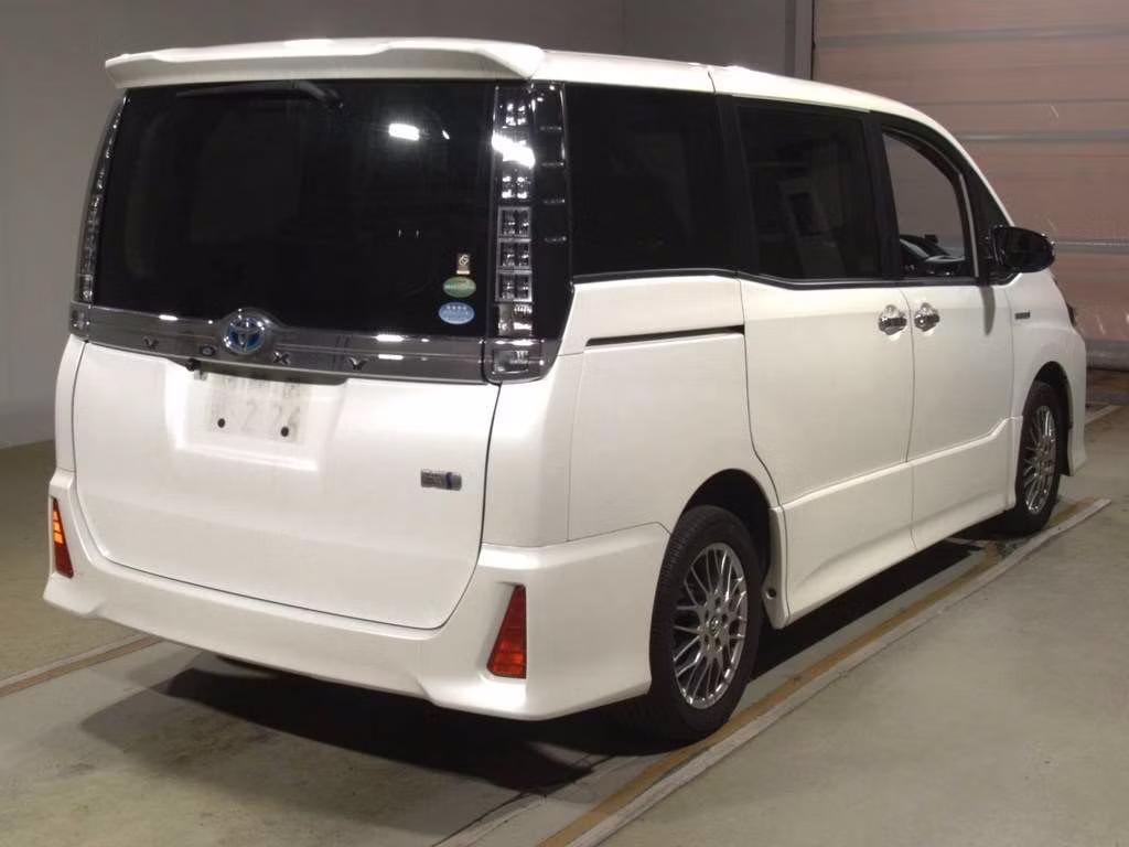 TOYOTA VOXY