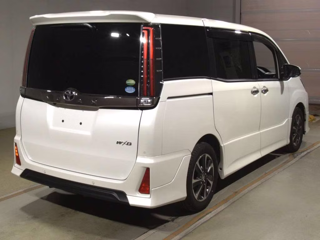 TOYOTA NOAH