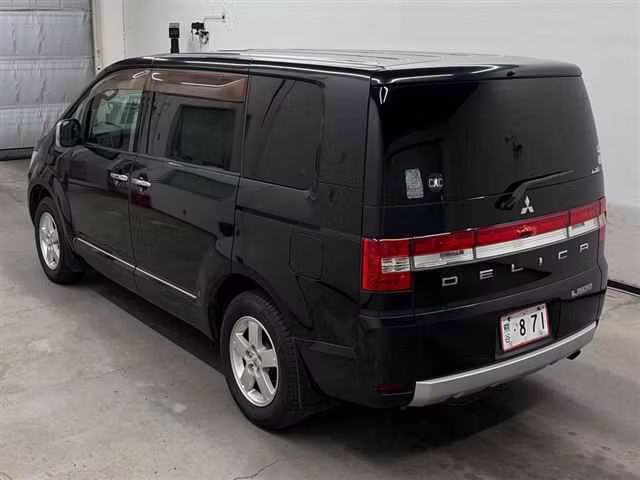 MITSUBISHI DELICA D:5