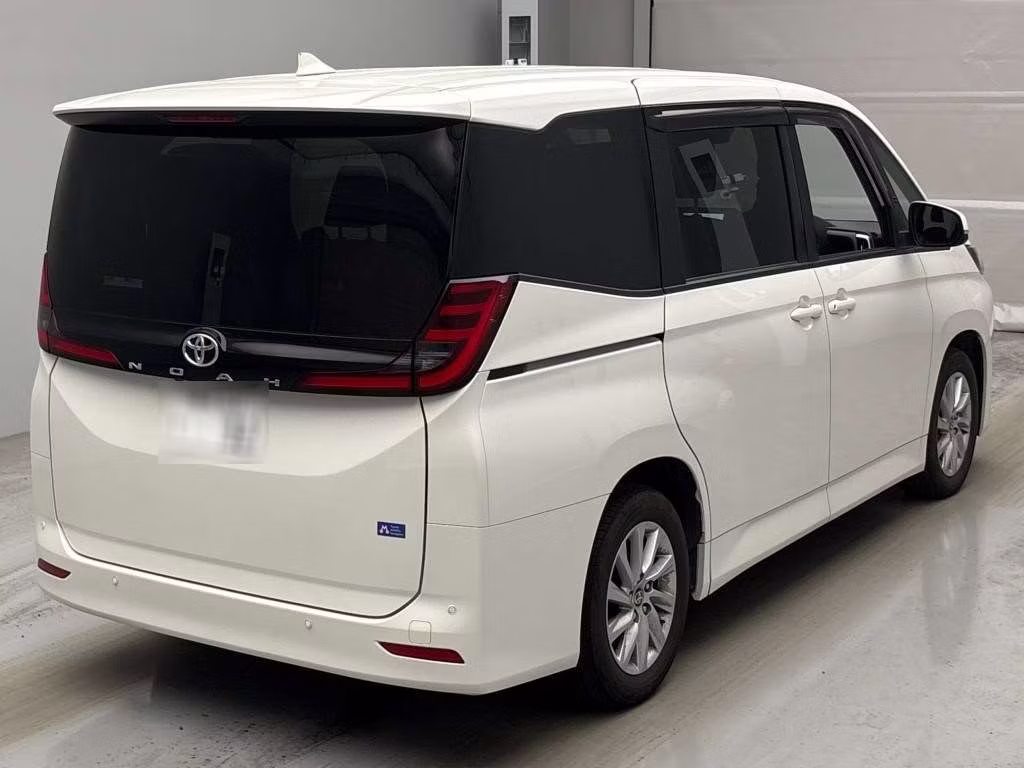 TOYOTA NOAH