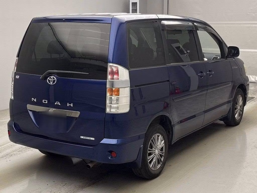 TOYOTA NOAH