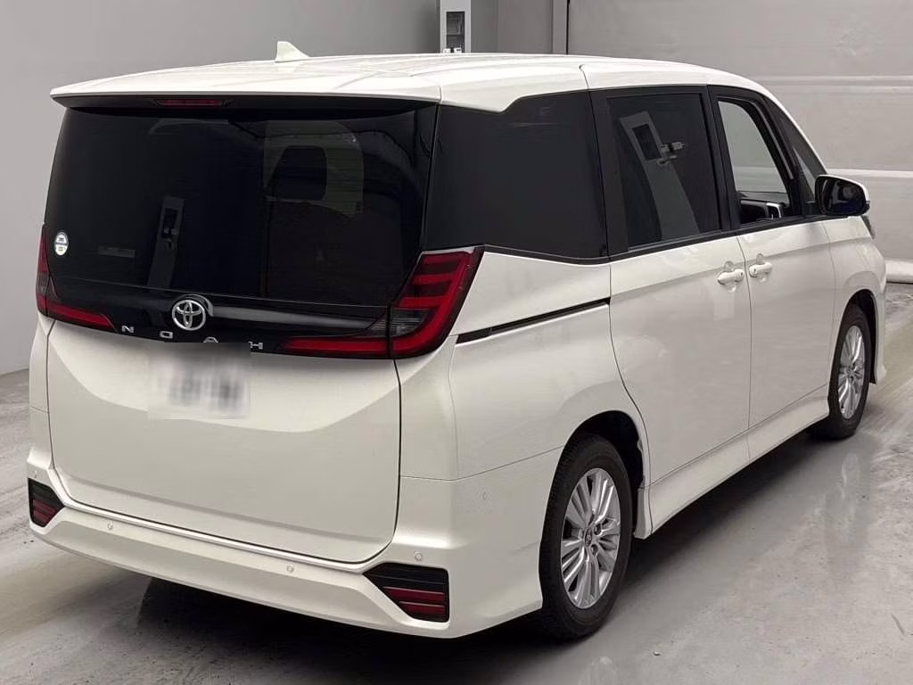 TOYOTA NOAH