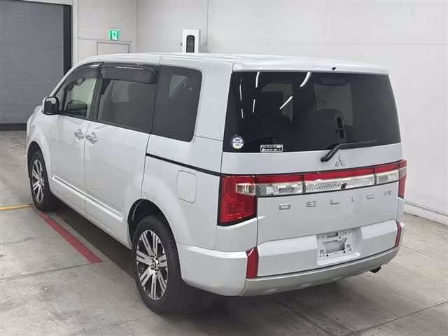 MITSUBISHI DELICA D:5