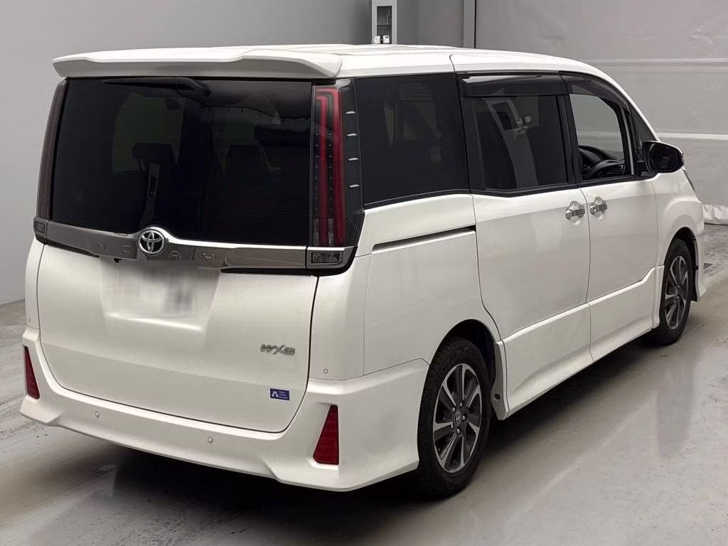 TOYOTA NOAH