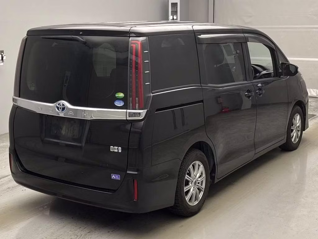 TOYOTA NOAH