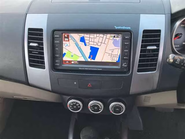 MITSUBISHI OUTLANDER