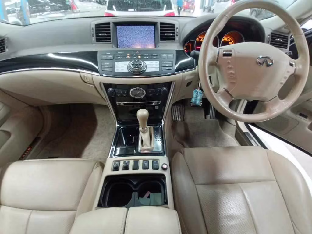 NISSAN FUGA