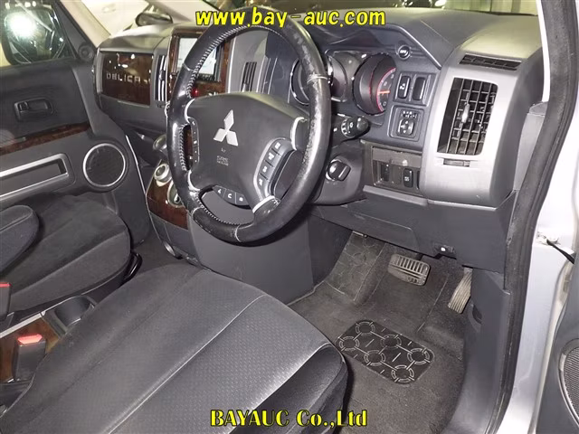 MITSUBISHI DELICA D:5
