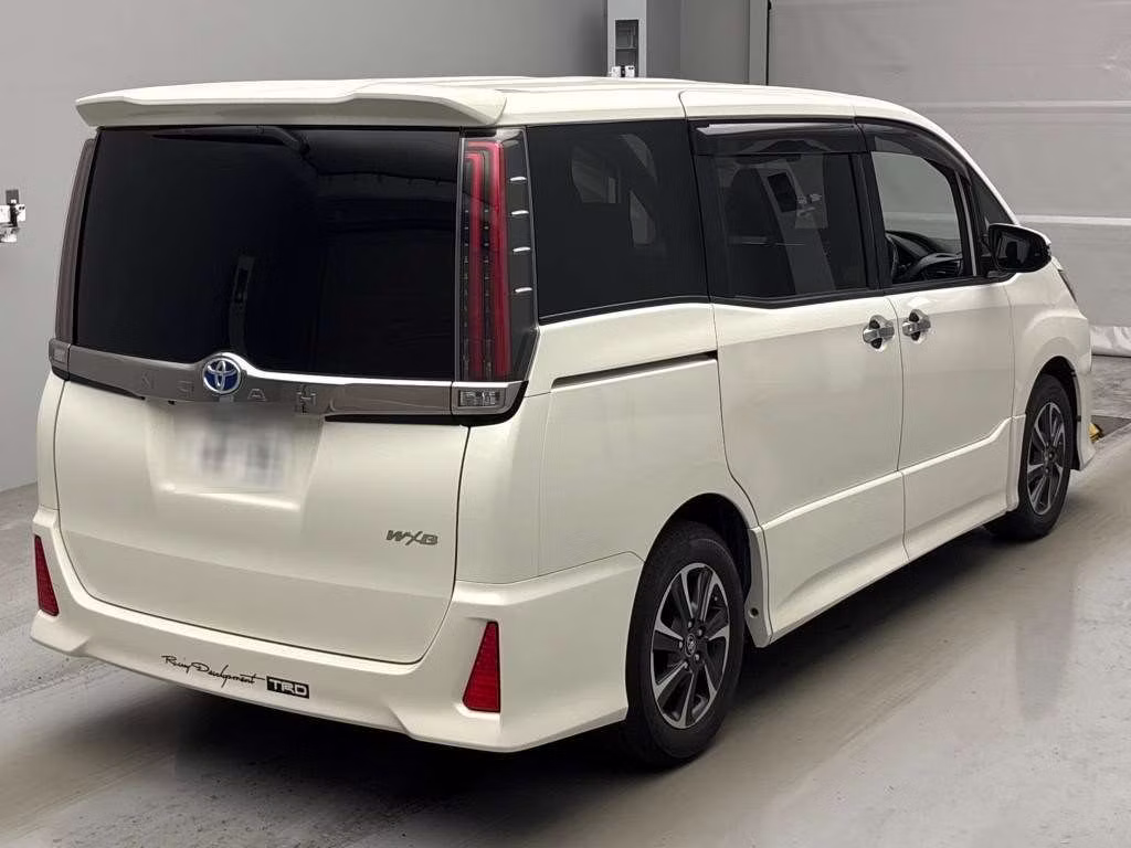 TOYOTA NOAH