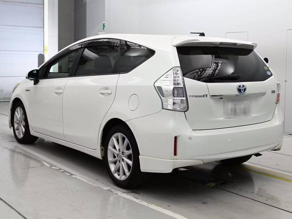 TOYOTA PRIUS ALPHA