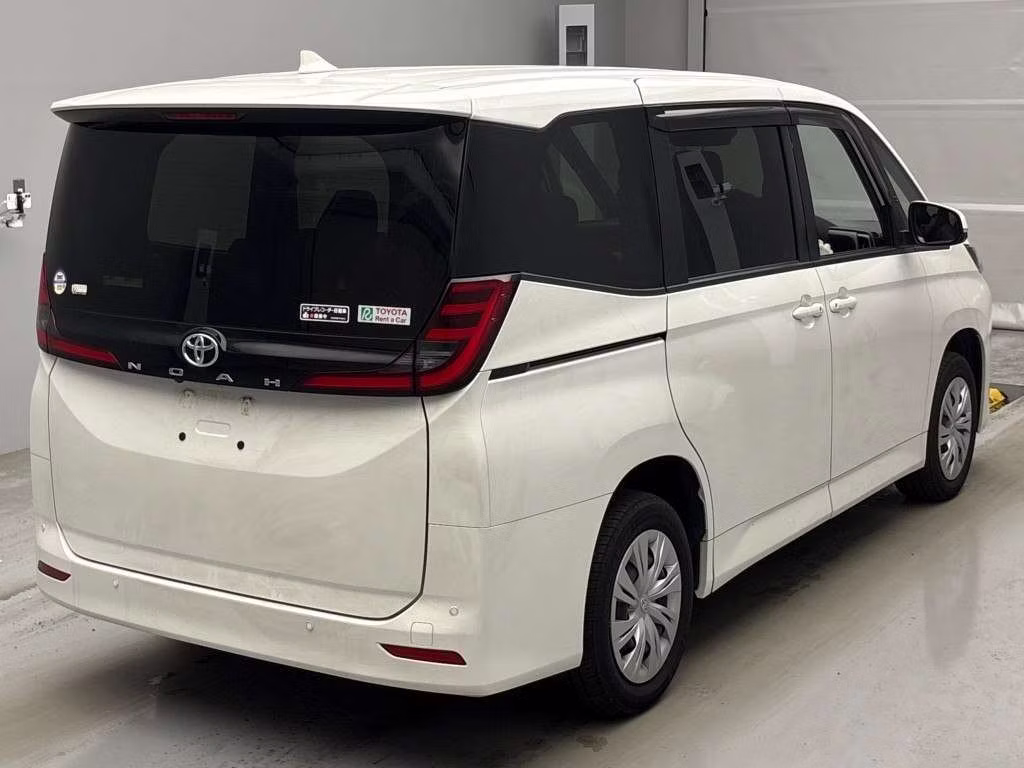 TOYOTA NOAH