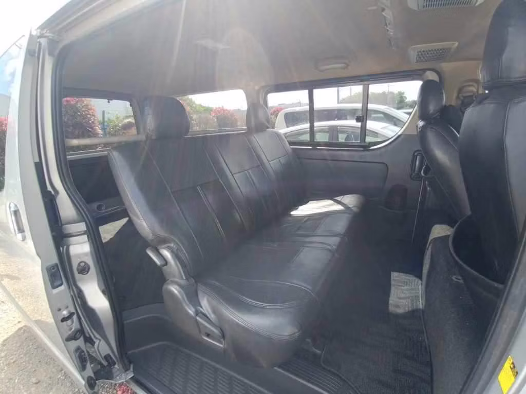 TOYOTA REGIUS ACE