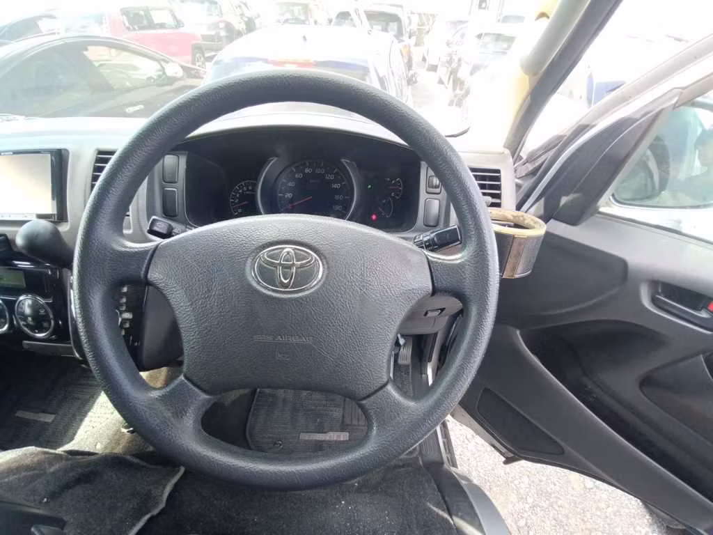 TOYOTA REGIUS ACE