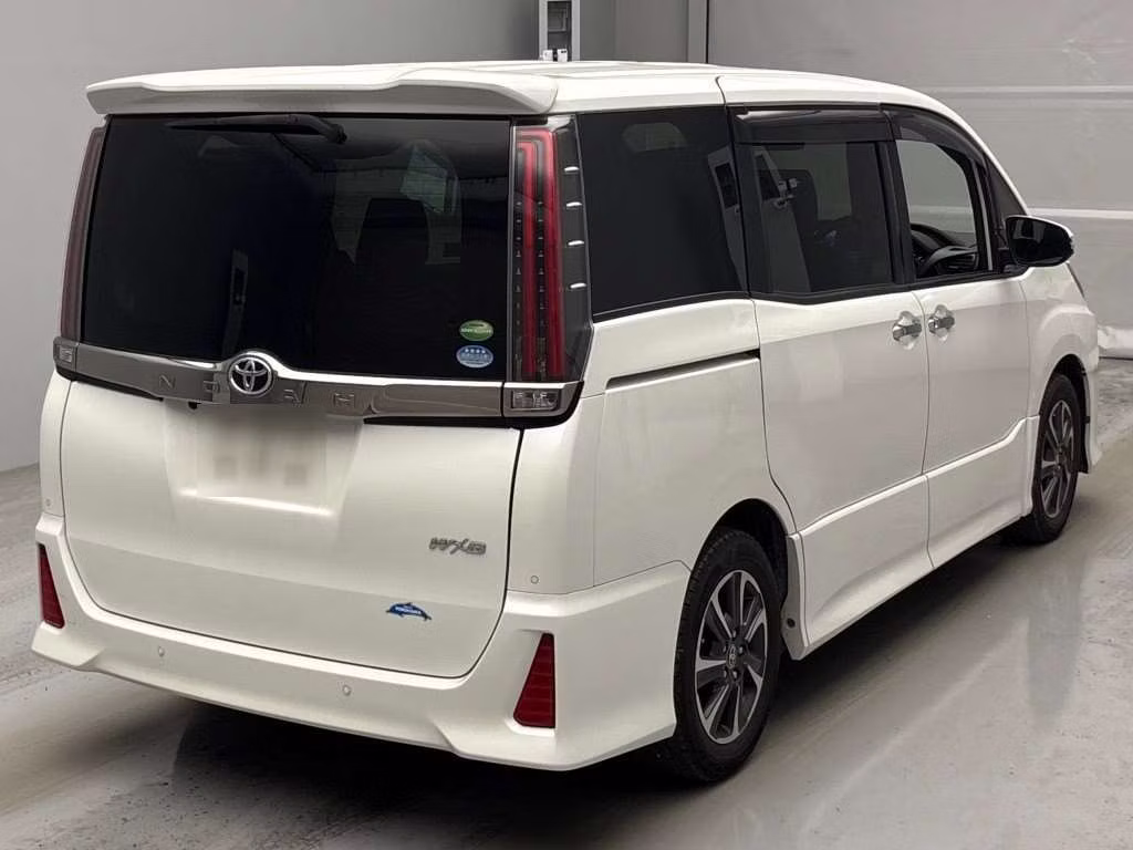 TOYOTA NOAH