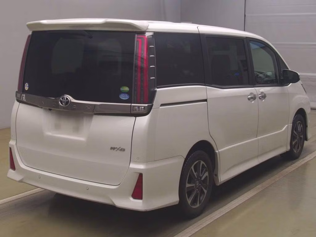 TOYOTA NOAH