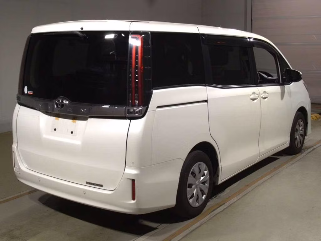 TOYOTA NOAH